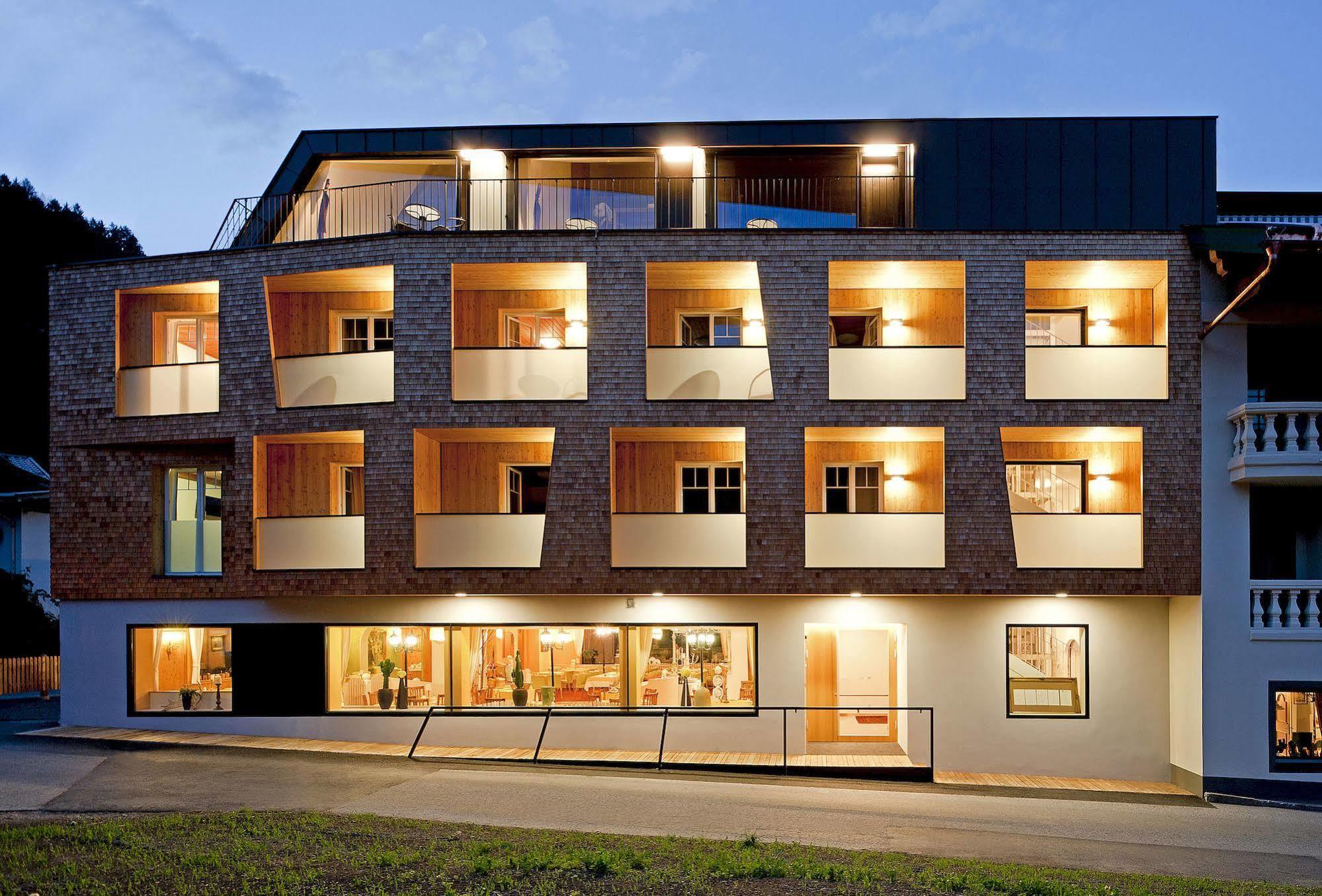 Derneuwirt Hotel Hippach Exterior photo