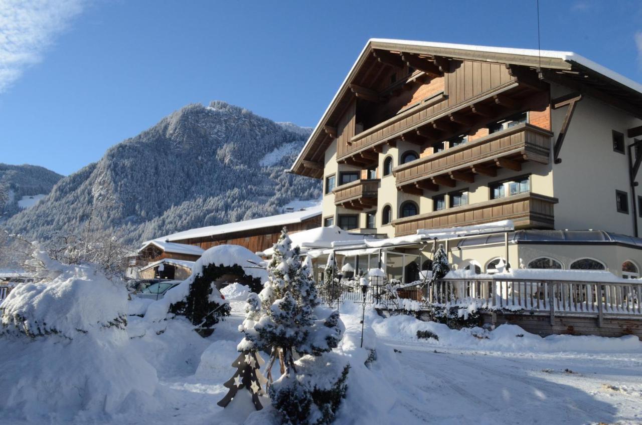 Derneuwirt Hotel Hippach Exterior photo